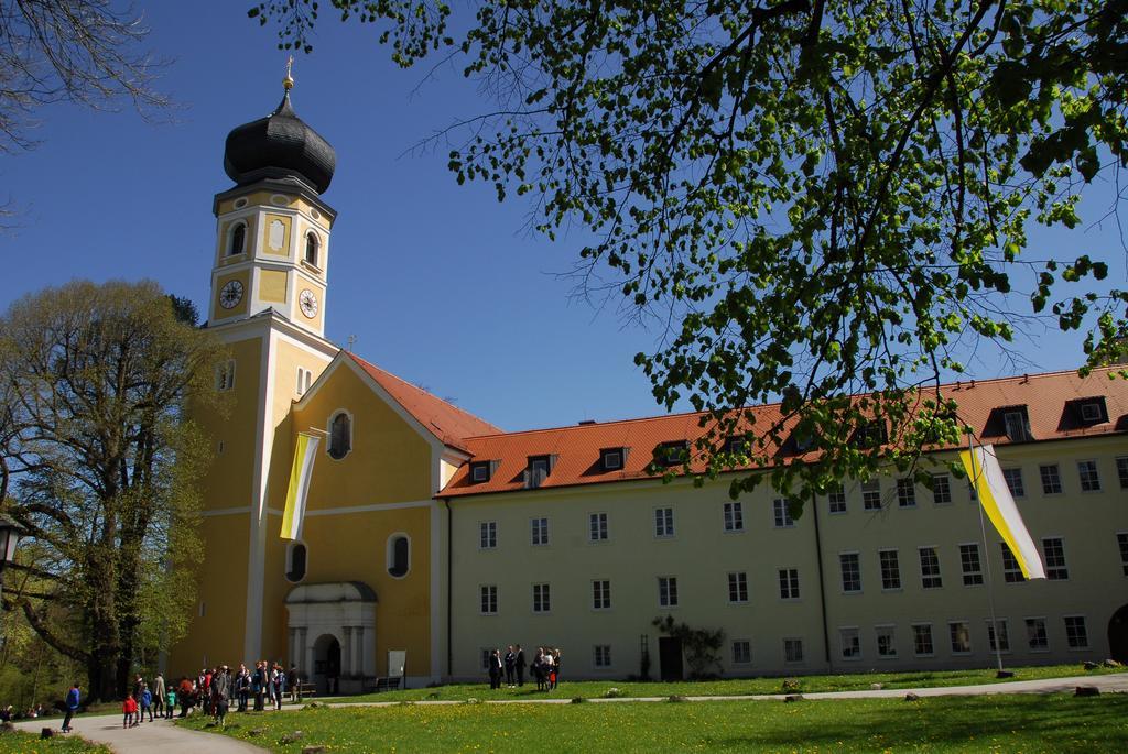 Landgasthof Drei Rosen Bernried am Starnberger See Exterior photo